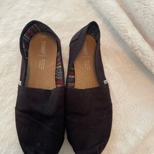 Tom’s women’s flats